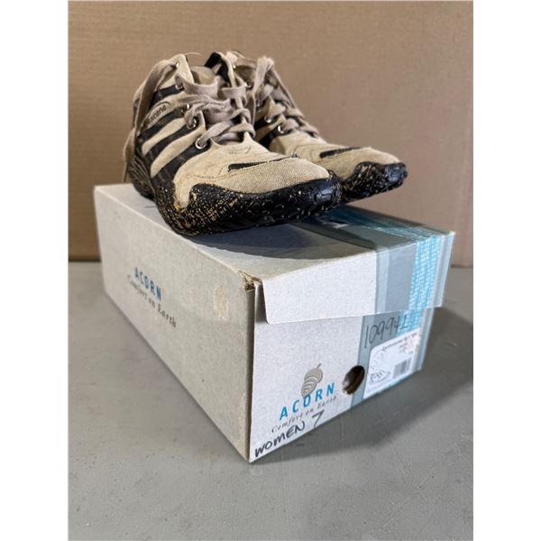 New Acorn Earthroamer Shoes Size 7