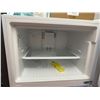 Image 6 : LG LTC20020W/05 Top Freezer Refrigerator (contents not included)