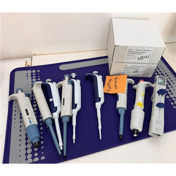 Multiple ONiLAB Single-Channel Manual Adjustable Micropipettes & Disposable Pasteur Pipets