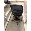 Image 5 : Rolling Office Chair w/ Footrail, Upholstered Seat & Mesh Back