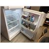Image 4 : Frigidaire FRTD2021AW0 Top Freezer Refrigerator