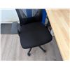 Image 5 : Innovar Adjustable Height Desk & Rolling Office Chair 47" x 24"