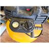 Image 3 : DeWalt 165 PSI Air Compressor w/ 6 Gallon Tank