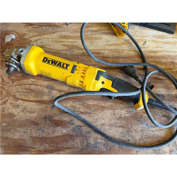 DeWalt DWE43113 Angle Grinder