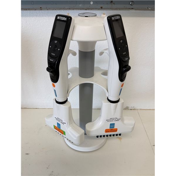 Integra VIAFLO Electronic Pipette Set on Carousel Charging Stand