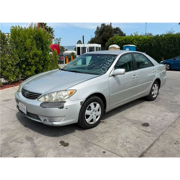 TOYT CAMRY 2005 SALV T/DONATION