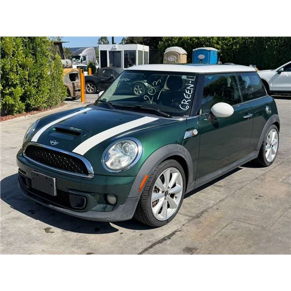 MINNI COOPER 2013 O/S TITLE 2 DAYS
