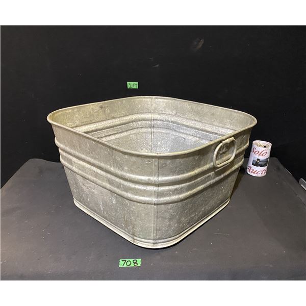 Large metal wash tub