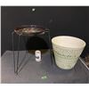 Image 1 : Plant stand and large ceramic pot