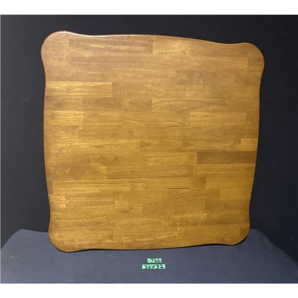 Table 32" x 32" in solid wood