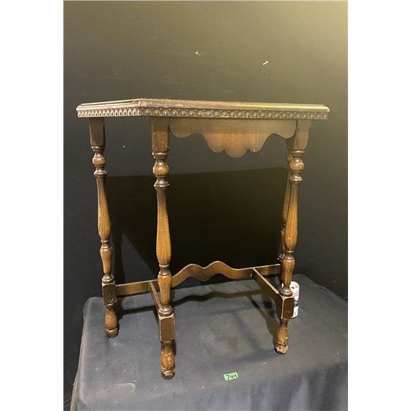 Accent table