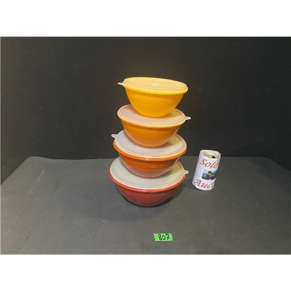 Set of 4 Tupperware bowls with lids
