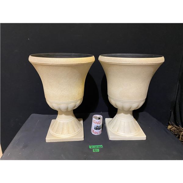 21" planter pots - plastic - new