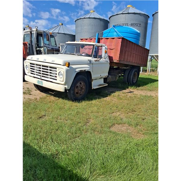 1979 Ford F600 Grain Truck-water tank not included