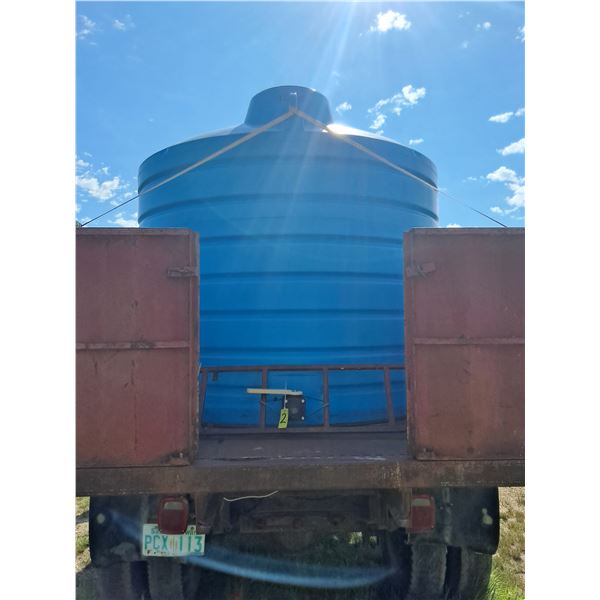 1200 Gallon Blue Water Tank