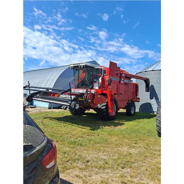 1994 8460 Massey Ferguson Combine