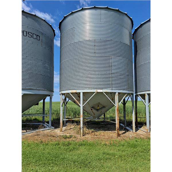 1850 Bushel Westeel- Rosco Grain Hopper Bin