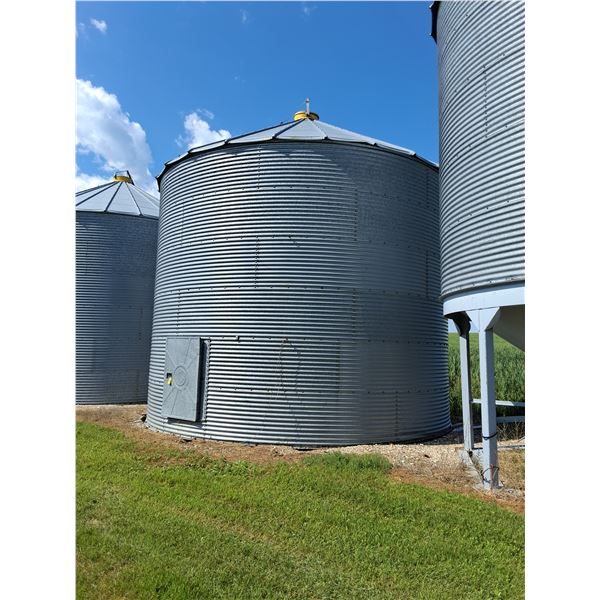 4000 Bushel Westeel-Rosco Grain Bin, Wood Floor, Flaman 24" Fan