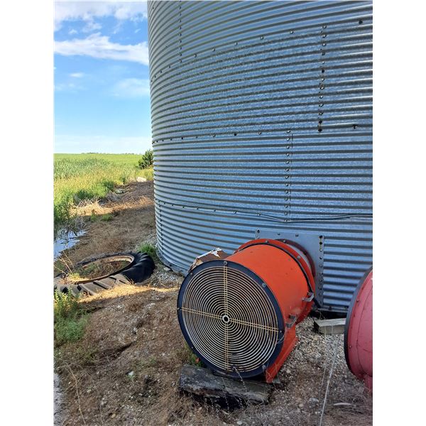 4000 Bushel Westeel-Rosco Grain Bin, Wood Floor,Westland 24" Fan