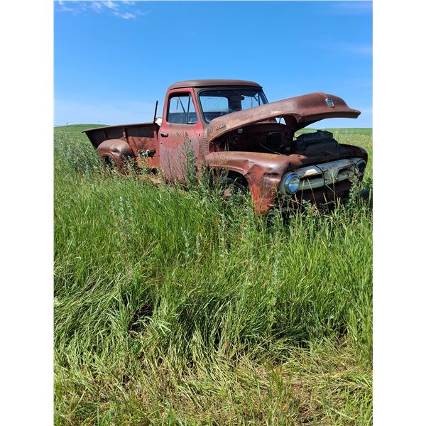 1953 Ford F350 1 Ton Flat Head Engine