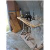 Image 2 : Singer Button Sewing Machine - Model 275 - DOLLY NOT INCLUDED