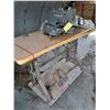 Image 3 : Singer Button Sewing Machine - Model 275 - DOLLY NOT INCLUDED