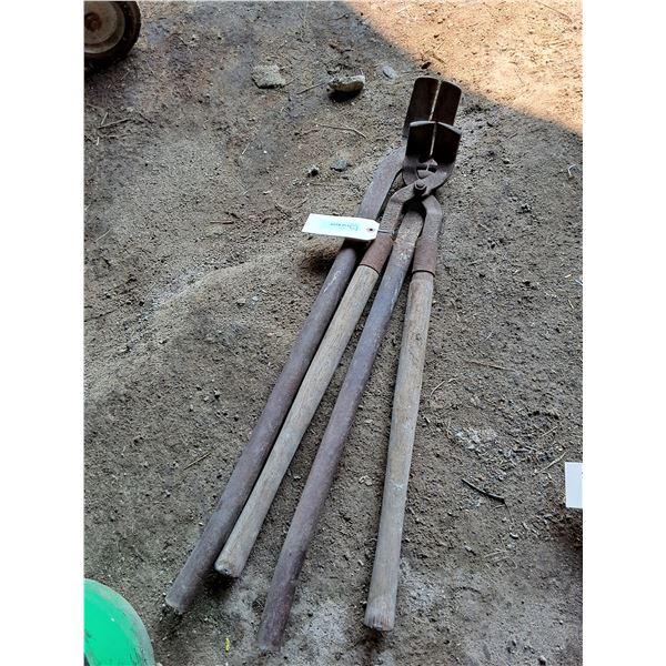 (2) Hoof Trimmers
