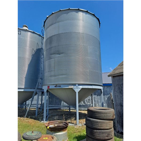 Westeel Hopper Bin with Steel Skids, Ladder- 2150 Bushel