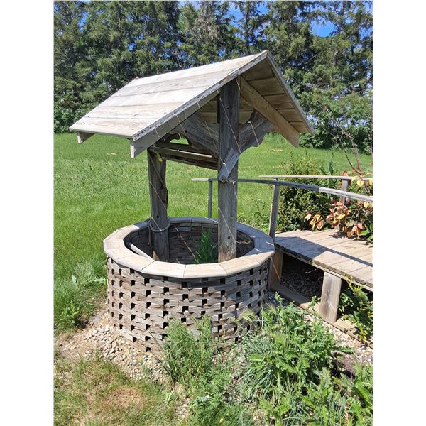 Wooden Wishing Well - Yard Decor