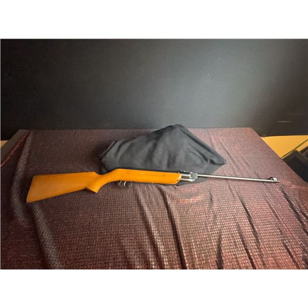 Slavia 620 air rifle, manufactured in Czechoslovakia. Features a hardwood stock and blued steel barr