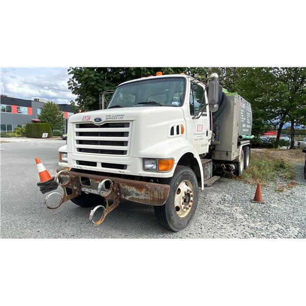 1998 FORD LOUISVILLE, 2DR VAC TRUCK, WHITE, VIN 1FDYW86E8WVA14450,