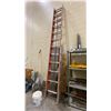 Image 3 : WERNER ORANGE FIBERGLASS & ALUMINUM 24' EXTENSION LADDER