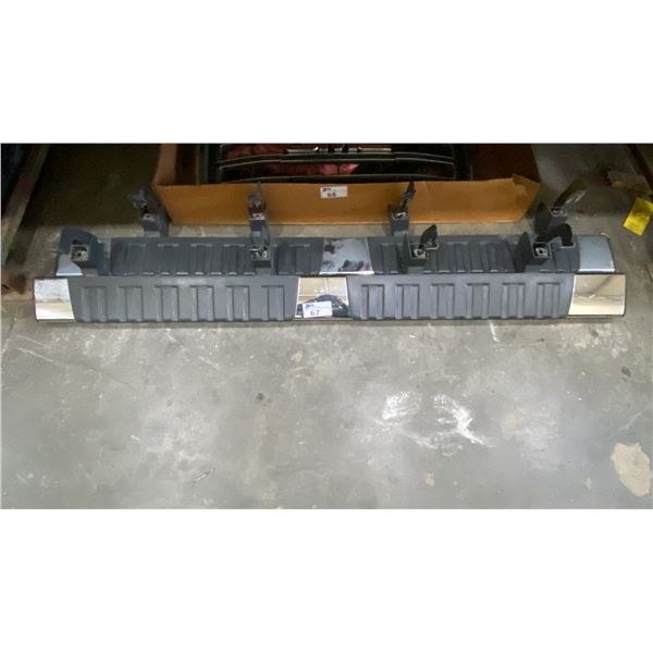 PAIR OF 2018 GMC TRUCK RUNNING BOARDS