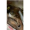 Image 4 : SHELF OF 3 WINCHES, CABLE & CHAIN