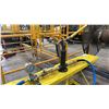 Image 3 : HYDRAULIC HAND PUMP ON YELLOW STAND