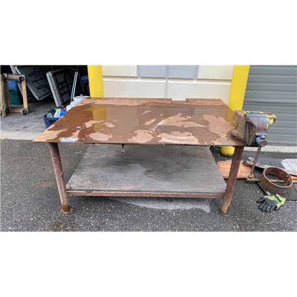 1/2" THICK TOP METAL SHOP TABLE WITH HEAVY DUTY BENCH VICE MEASURES APPROX 63" X 48" X 29"H