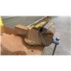 Image 3 : 1/2" THICK TOP METAL SHOP TABLE WITH HEAVY DUTY BENCH VICE MEASURES APPROX 63" X 48" X 29"H