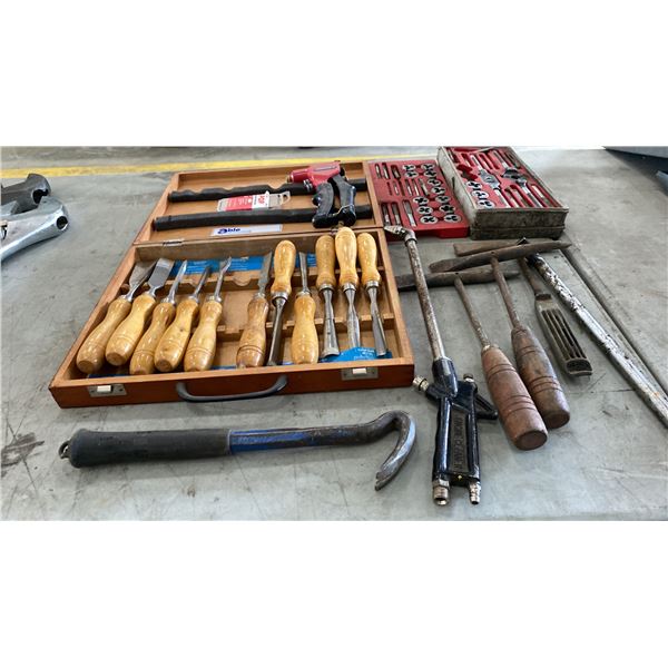 TAP AND DIE SET, CHISEL SET, ARROW RIVET GUN & ASSORTED HAND TOOLS,