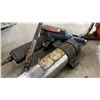 Image 2 : DAYTON PORTA POWER & LINCOLN PNEUMATIC GREASE GUN
