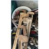 Image 11 : PALLET OF ASSORTED SHOP ITEMS INCLUDING KARCHER 330 ELECTRIC PRESSURE WASHER, HAND TOOLS, HARDWARE,