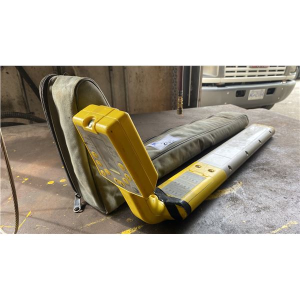 RYCOM 8872SD HEAVY DUTY CABLE AND PIPE LOCATOR WITH CASE