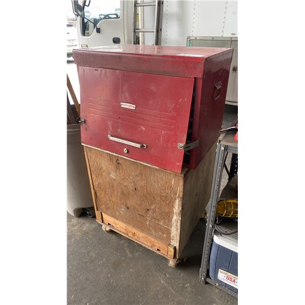 CRAFTSMAN RED METAL 12 DRAWER TOOL CABINET WITH ASSORTED TOOL CONTENTS & WOODEN MOBILE STORAGE BOX