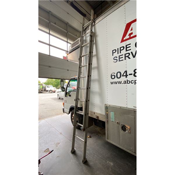 ALUMINUM EXTENSION LADDER APPROX 18FT