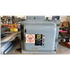 Image 3 : SQUARE D ENCLOSED ON/OFF ELECTRICAL CONTROL BOX & FUSE BOX