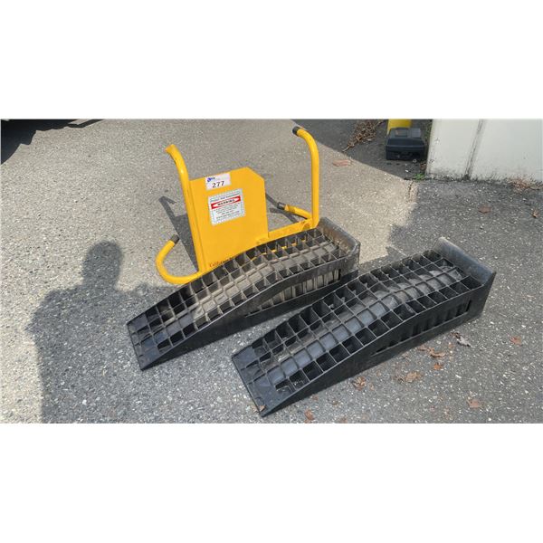 2 PLASTIC WHEEL RAMPS & CALIFORNIA IMMOBILIZER WHEEL LOCK *NO KEY*