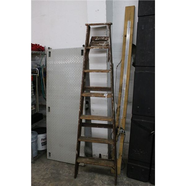 Wooden  8' Step Ladder, Splitter