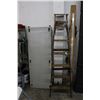 Image 2 : Wooden  8' Step Ladder, Splitter
