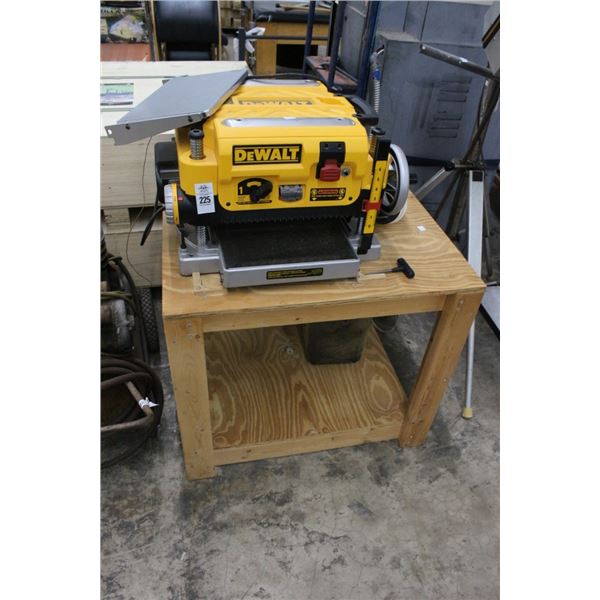 Dewalt Thicknes Planer w/Stand