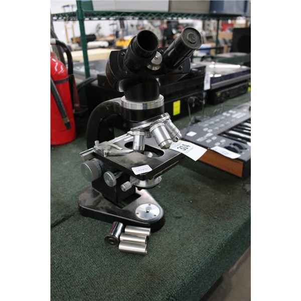 Microscope