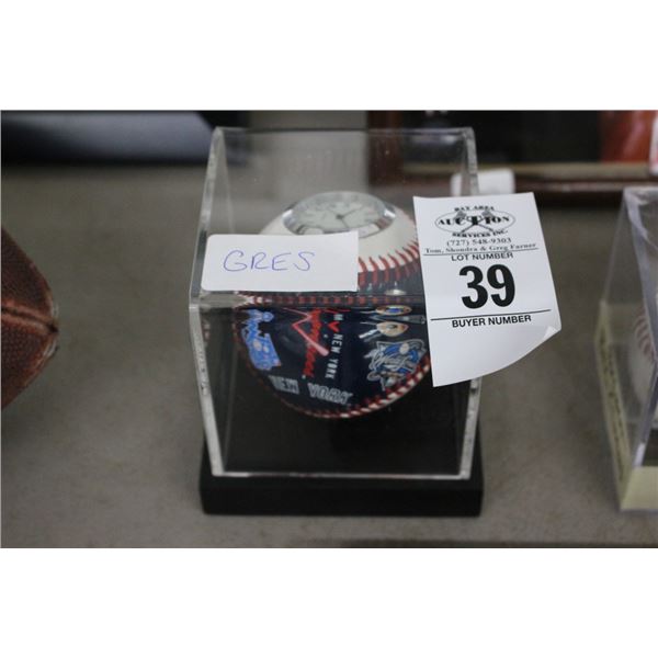 NY Yankees/Souvenir Baseball Collector Desk Clock in Showcase